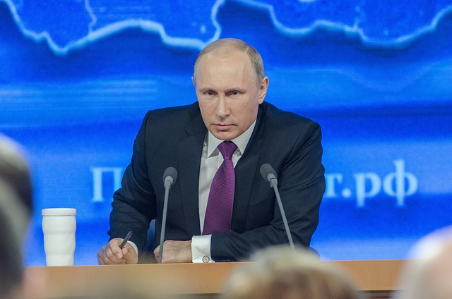 Putin und Anwar Ibrahim in Moskau